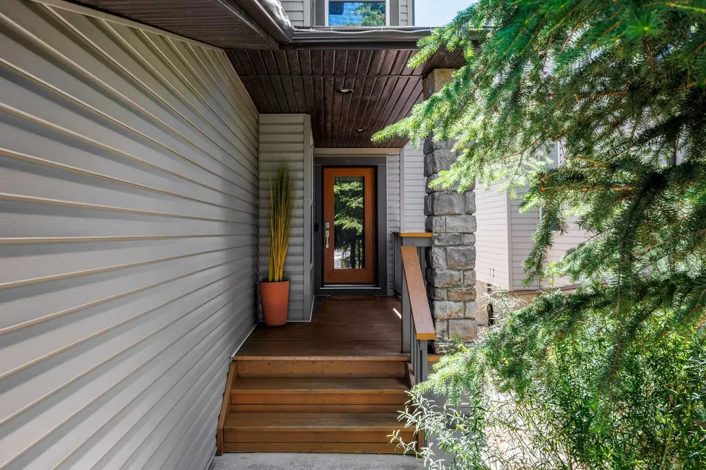 156 Everoak Close SW Calgary AB T2Y 0C2