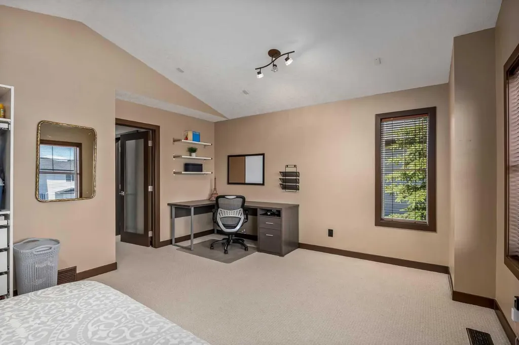 156 Everoak Close SW Calgary AB T2Y 0C2