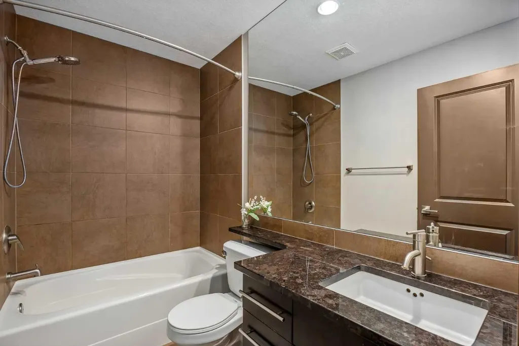 156 Everoak Close SW Calgary AB T2Y 0C2