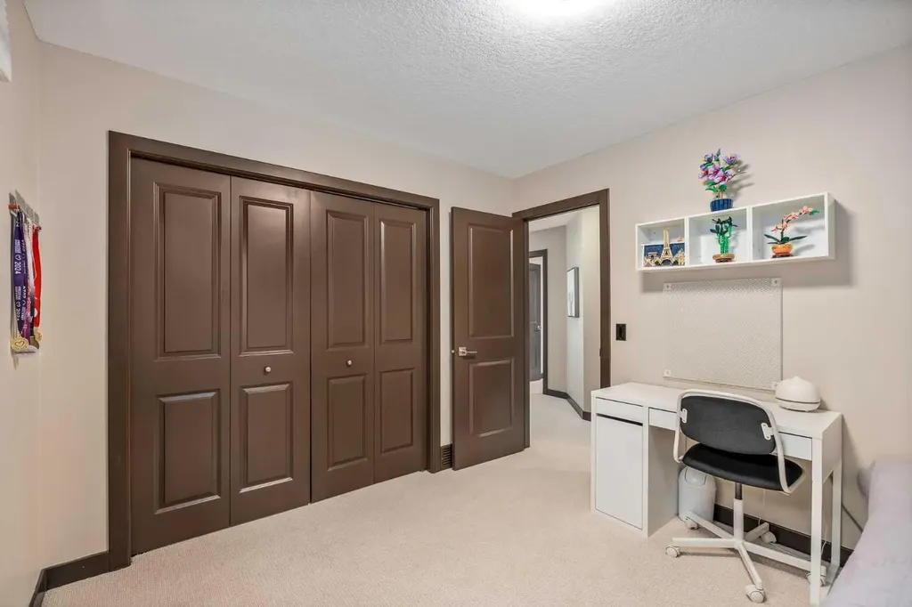 156 Everoak Close SW Calgary AB T2Y 0C2