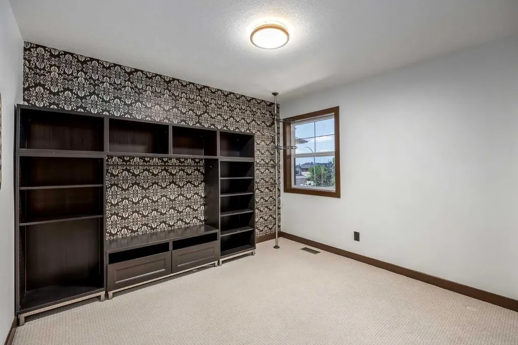 156 Everoak Close SW Calgary AB T2Y 0C2