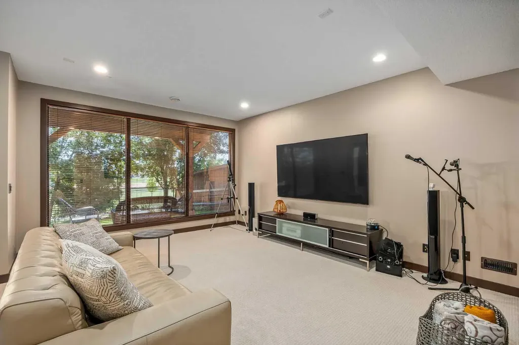 156 Everoak Close SW Calgary AB T2Y 0C2