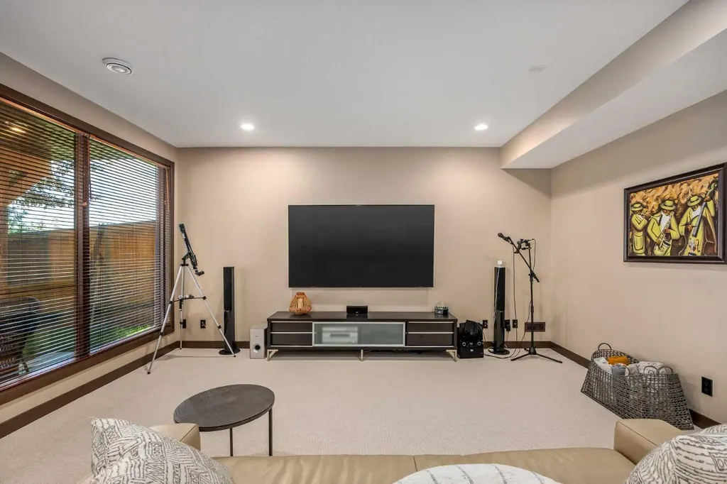 156 Everoak Close SW Calgary AB T2Y 0C2