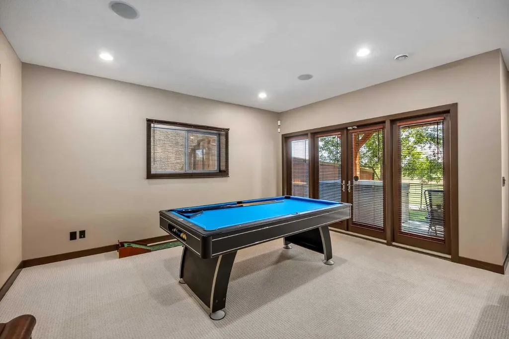 156 Everoak Close SW Calgary AB T2Y 0C2