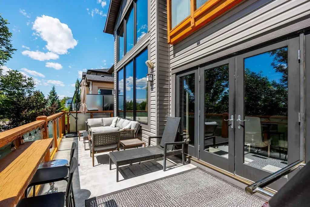 156 Everoak Close SW Calgary AB T2Y 0C2