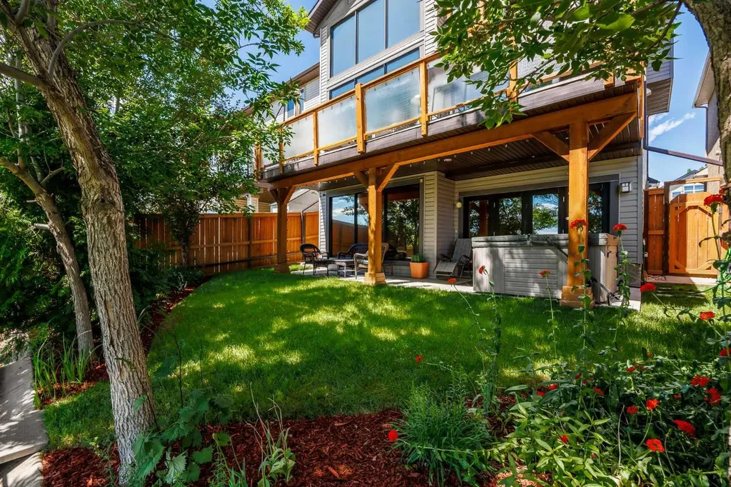 156 Everoak Close SW Calgary AB T2Y 0C2