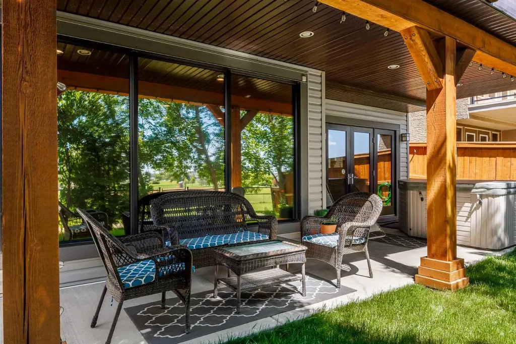 156 Everoak Close SW Calgary AB T2Y 0C2
