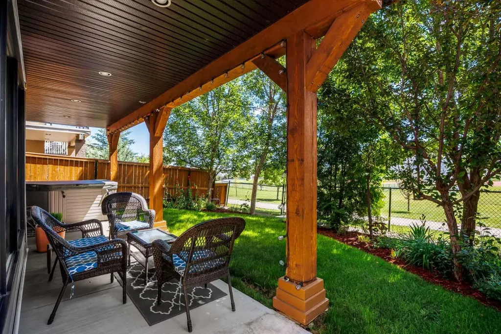 156 Everoak Close SW Calgary AB T2Y 0C2