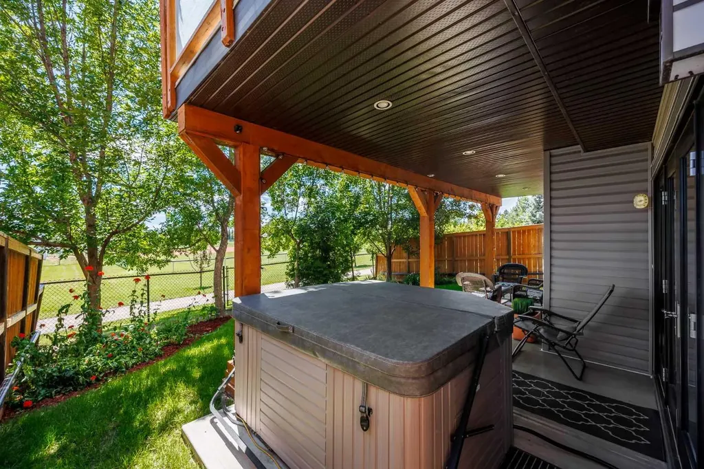 156 Everoak Close SW Calgary AB T2Y 0C2