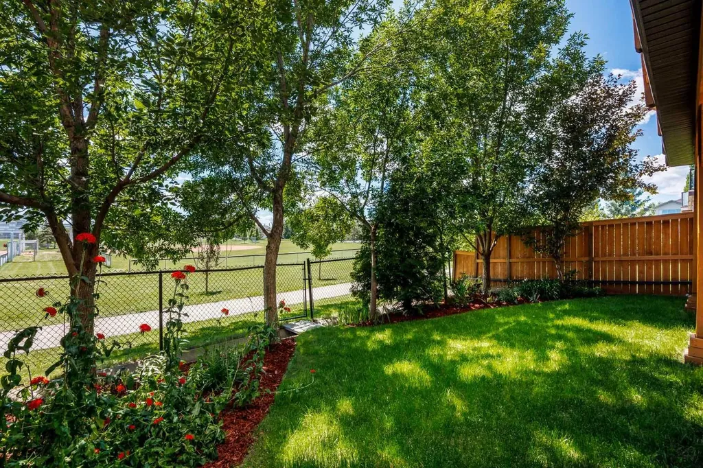 156 Everoak Close SW Calgary AB T2Y 0C2