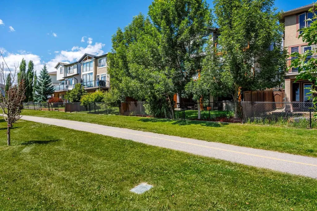 156 Everoak Close SW Calgary AB T2Y 0C2