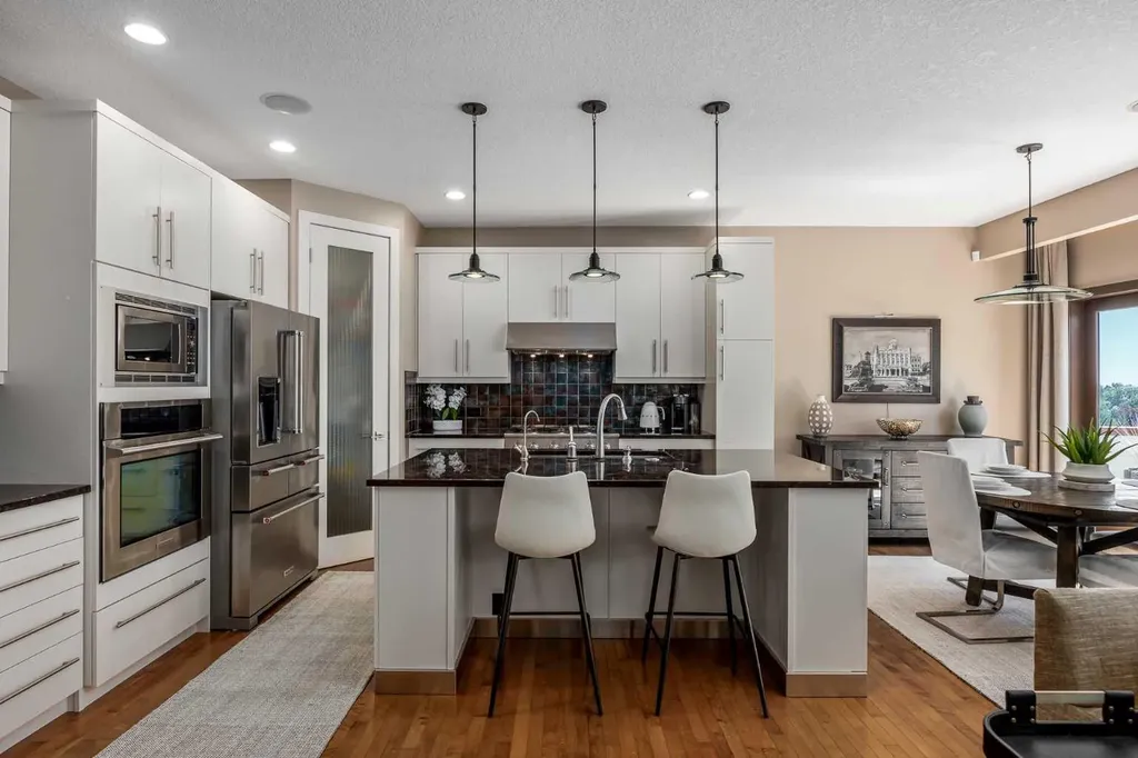 156 Everoak Close SW Calgary AB T2Y 0C2