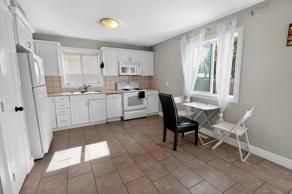 8606 102a Avenue Grande Prairie AB T8X0B5