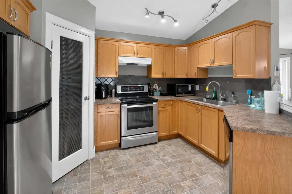 8606 102a Avenue Grande Prairie AB T8X0B5