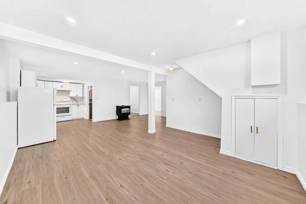 95 Eversole Crescent Red Deer AB T4R 2H9
