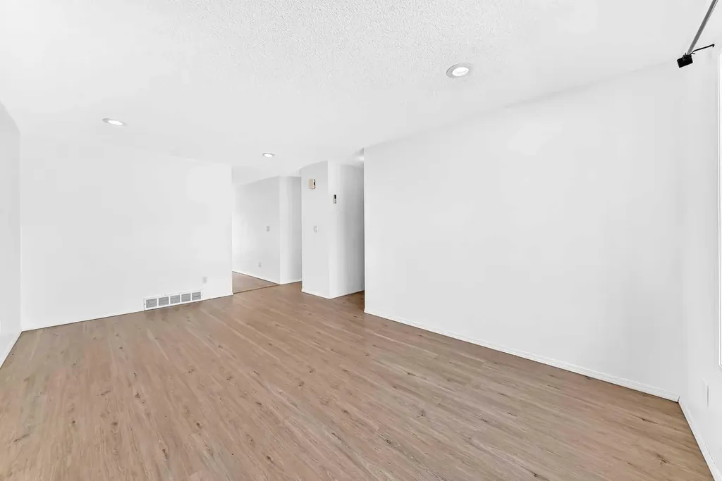 95 Eversole Crescent Red Deer AB T4R 2H9
