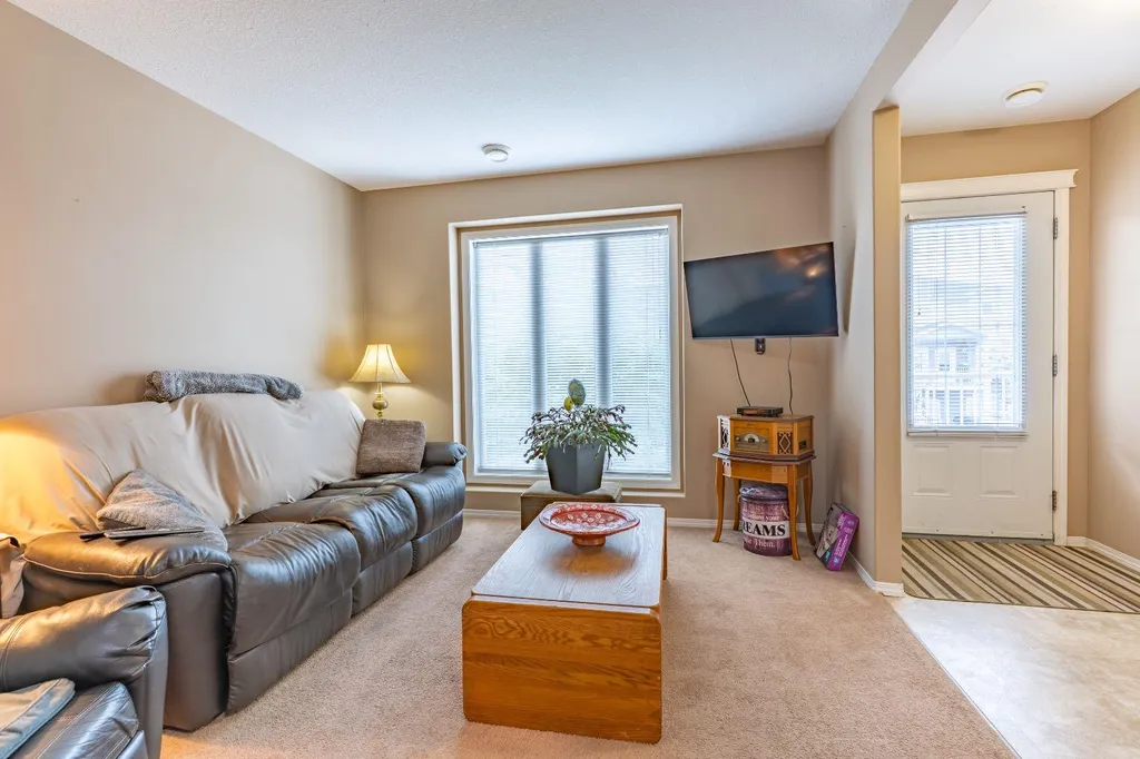113 Somerset Lane SE Medicine Hat AB T1B0E8