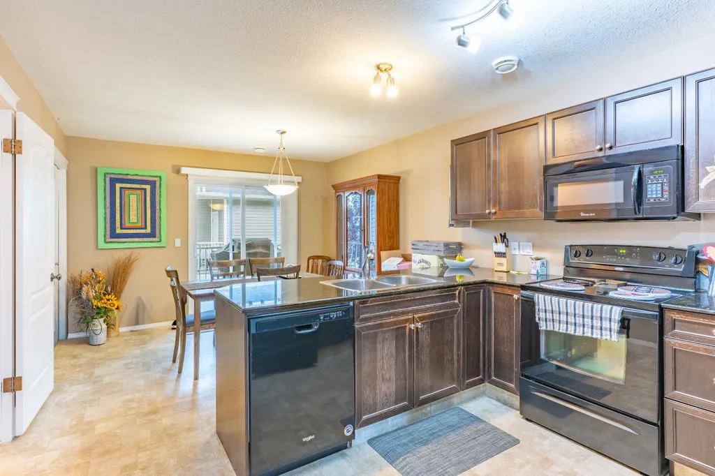 113 Somerset Lane SE Medicine Hat AB T1B0E8
