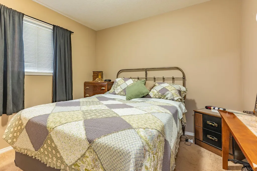113 Somerset Lane SE Medicine Hat AB T1B0E8