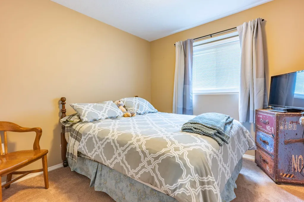 113 Somerset Lane SE Medicine Hat AB T1B0E8