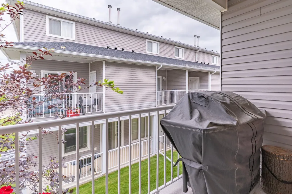 113 Somerset Lane SE Medicine Hat AB T1B0E8