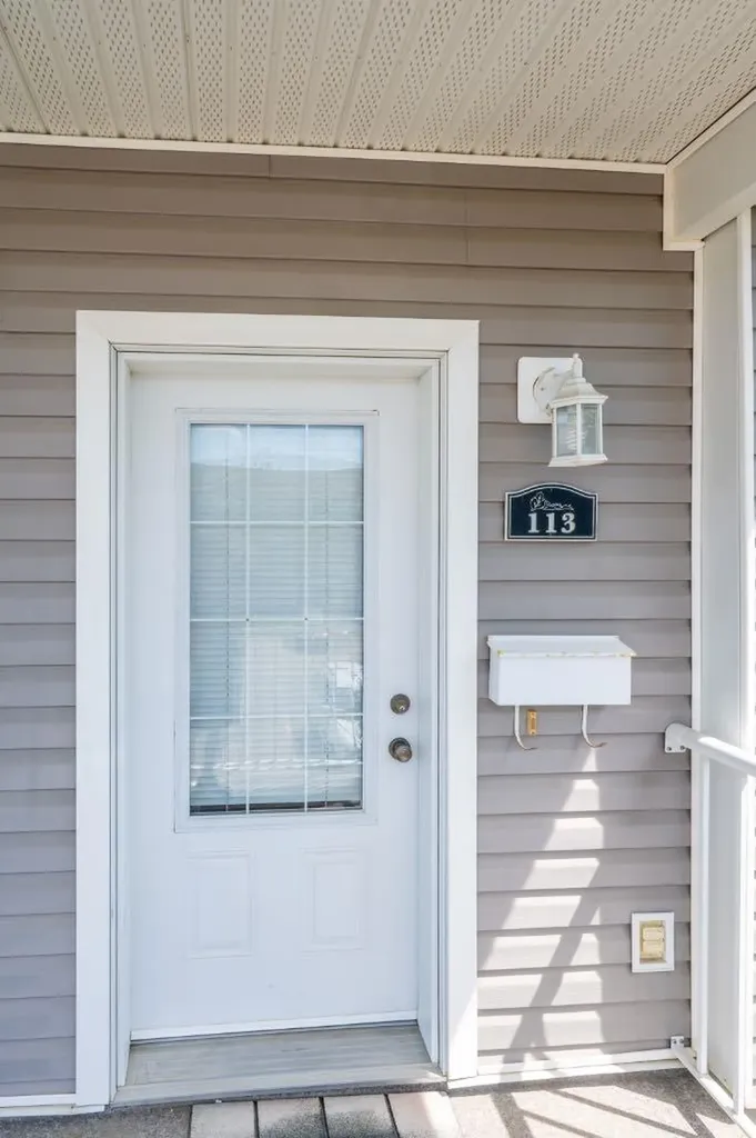 113 Somerset Lane SE Medicine Hat AB T1B0E8