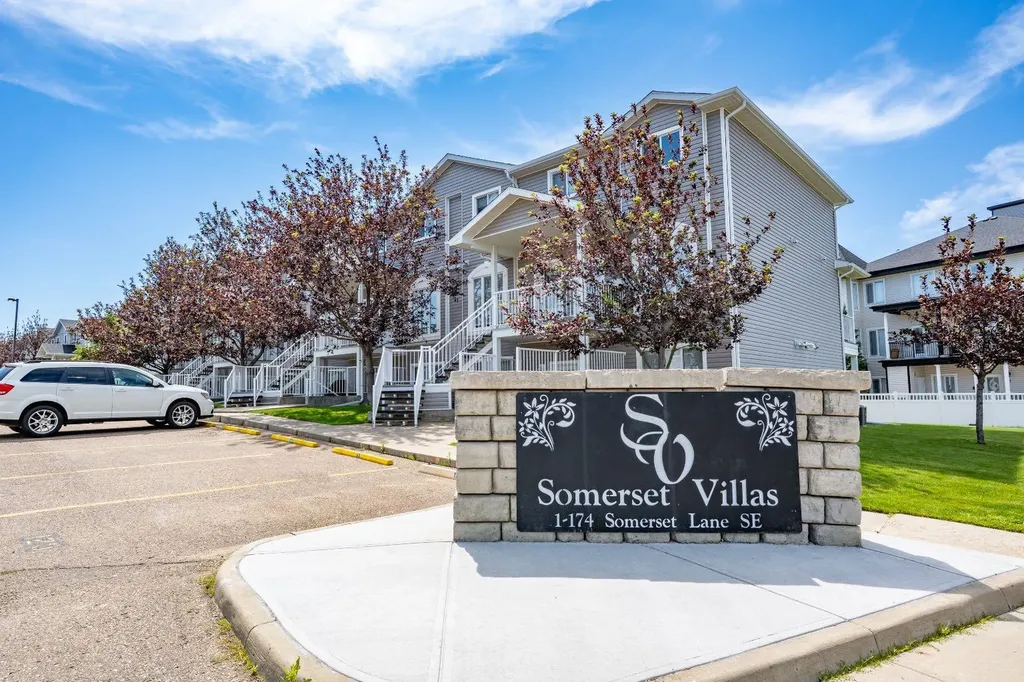 113 Somerset Lane SE Medicine Hat AB T1B0E8