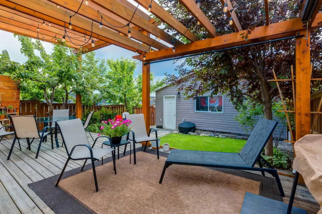 181 Tuscany Valley Green NW Calgary AB T3L 2K4