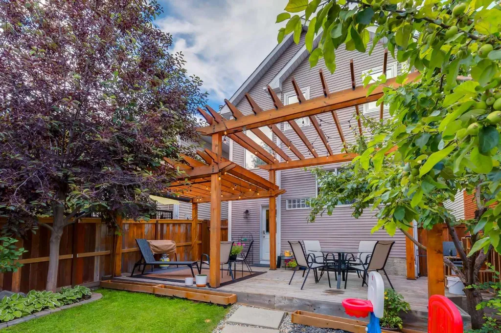 181 Tuscany Valley Green NW Calgary AB T3L 2K4