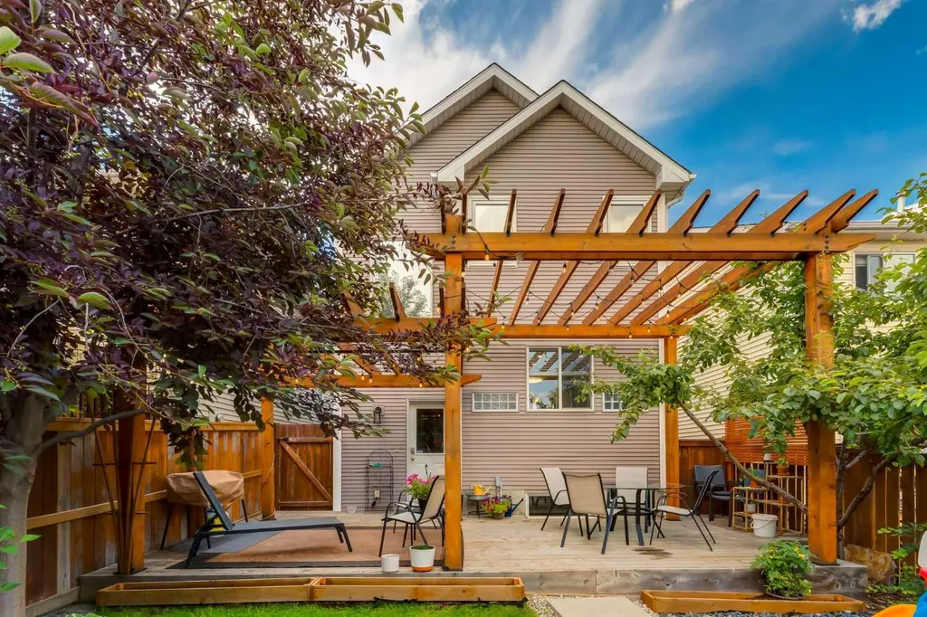 181 Tuscany Valley Green NW Calgary AB T3L 2K4