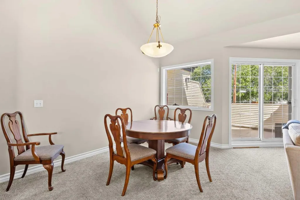 405 32 Avenue NW Calgary AB T2K 0Z5