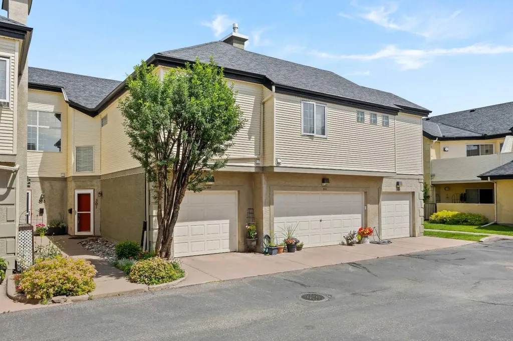 405 32 Avenue NW Calgary AB T2K 0Z5