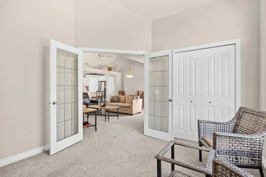 405 32 Avenue NW Calgary AB T2K 0Z5