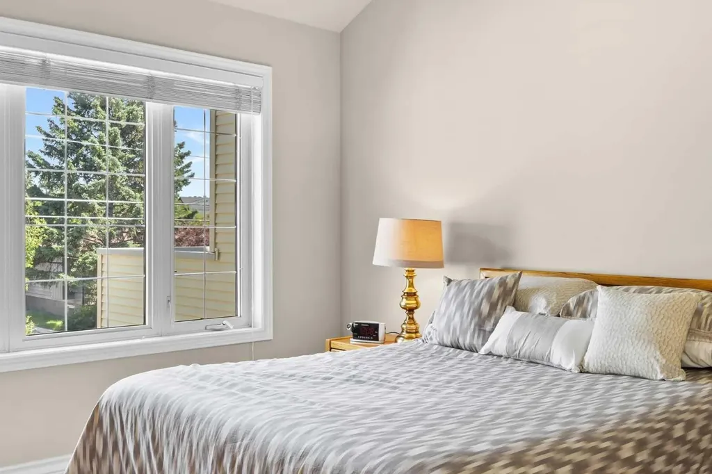 405 32 Avenue NW Calgary AB T2K 0Z5