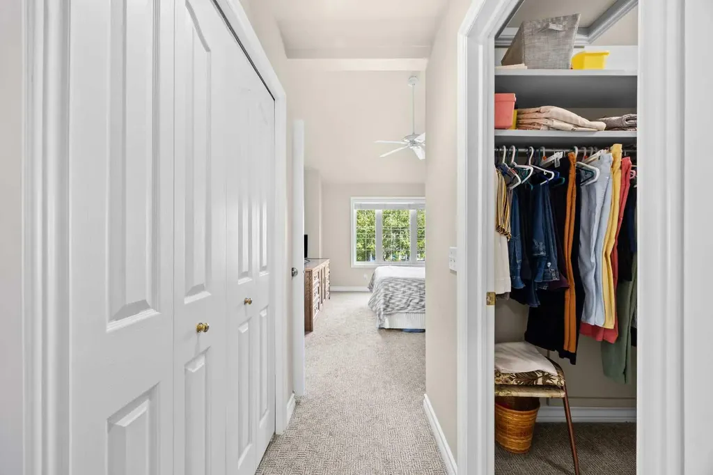 405 32 Avenue NW Calgary AB T2K 0Z5