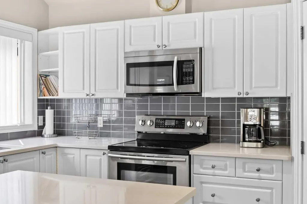 405 32 Avenue NW Calgary AB T2K 0Z5