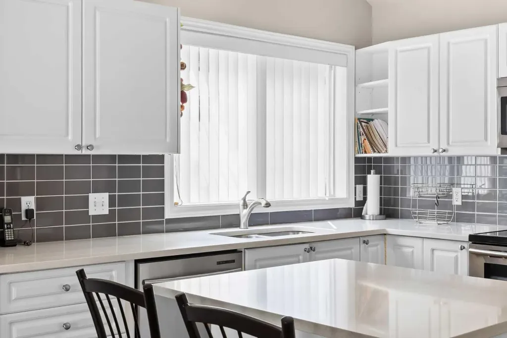 405 32 Avenue NW Calgary AB T2K 0Z5