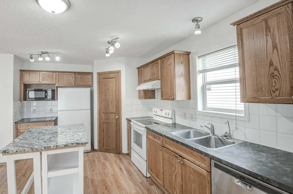 23 Prestwick Cove SE Calgary AB T2Z 3W2