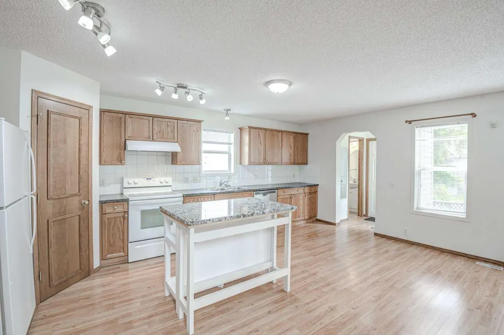 23 Prestwick Cove SE Calgary AB T2Z 3W2