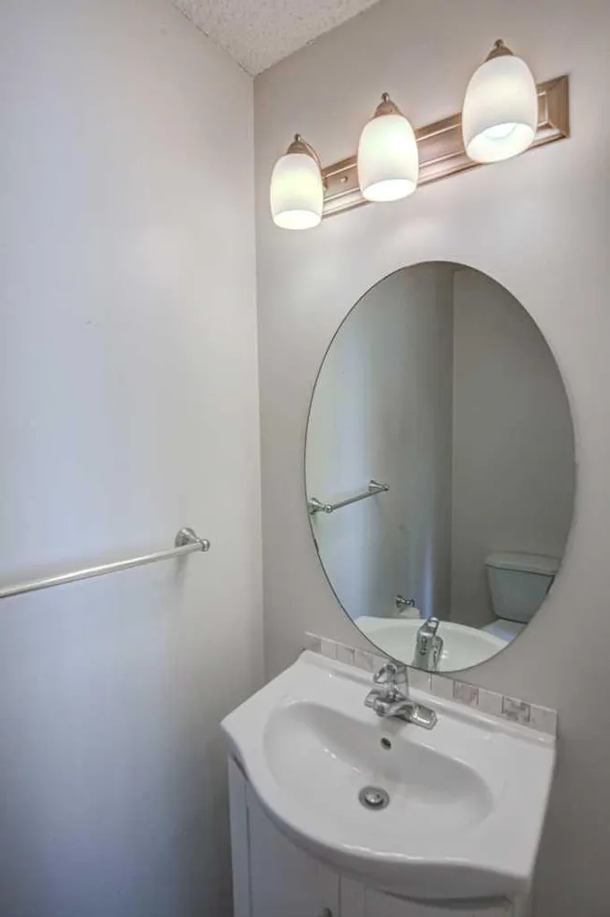 23 Prestwick Cove SE Calgary AB T2Z 3W2