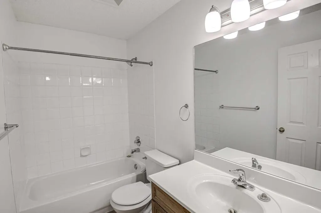 23 Prestwick Cove SE Calgary AB T2Z 3W2