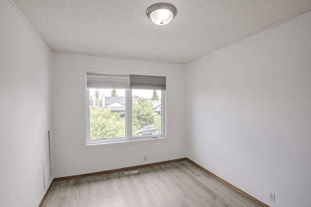 23 Prestwick Cove SE Calgary AB T2Z 3W2