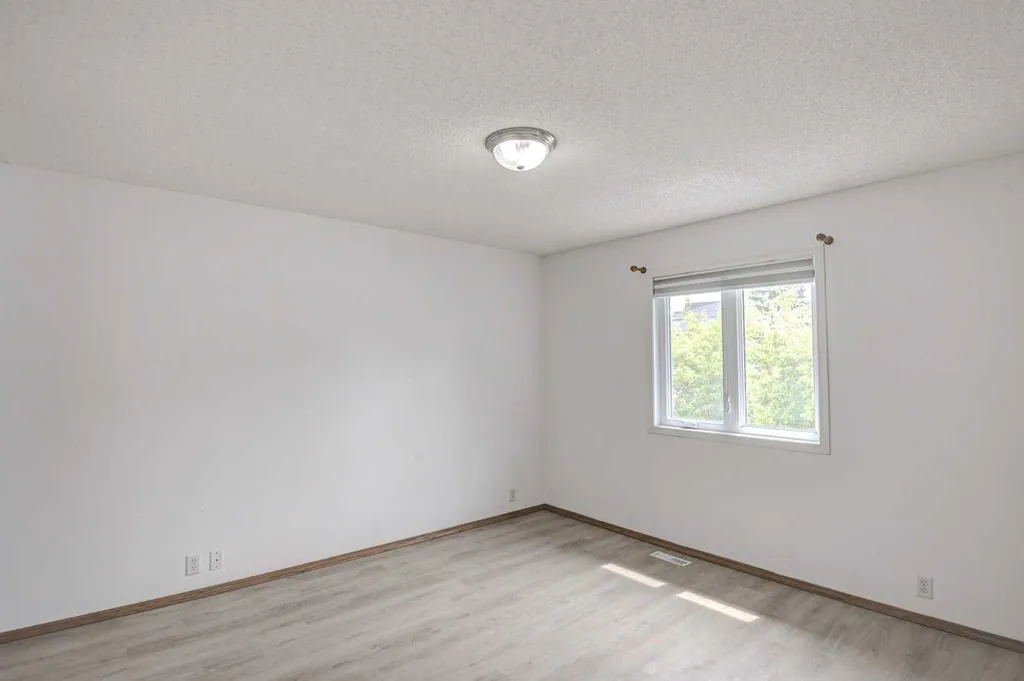 23 Prestwick Cove SE Calgary AB T2Z 3W2