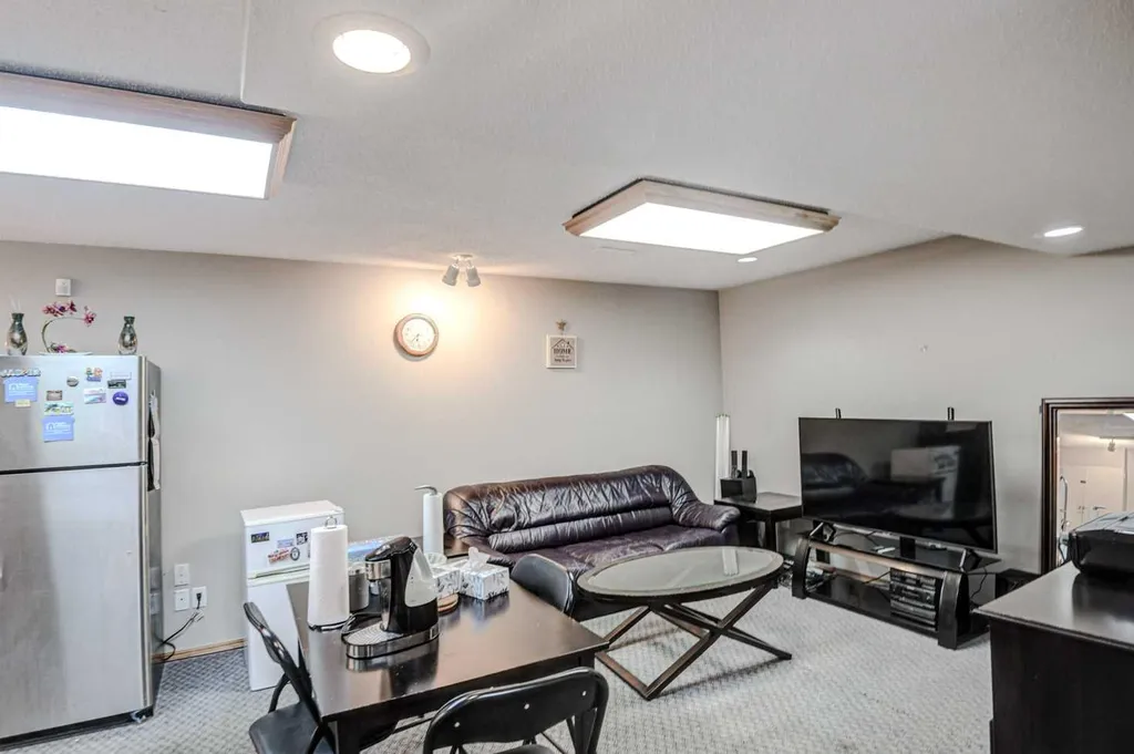 23 Prestwick Cove SE Calgary AB T2Z 3W2