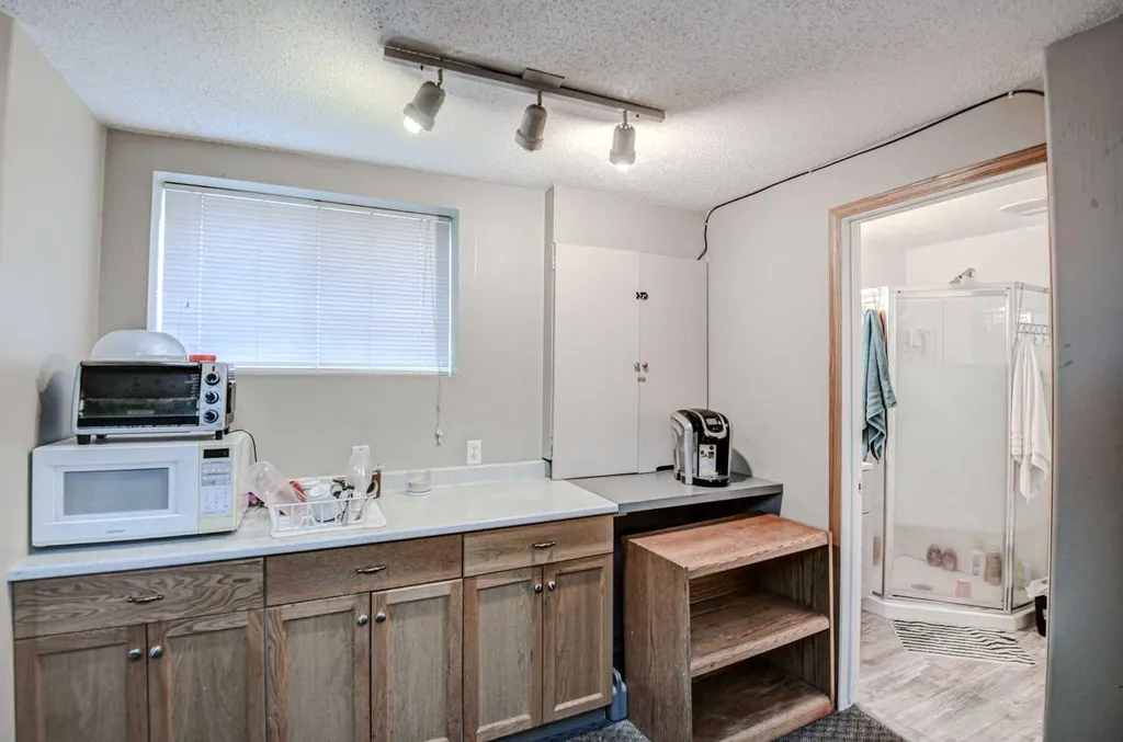 23 Prestwick Cove SE Calgary AB T2Z 3W2