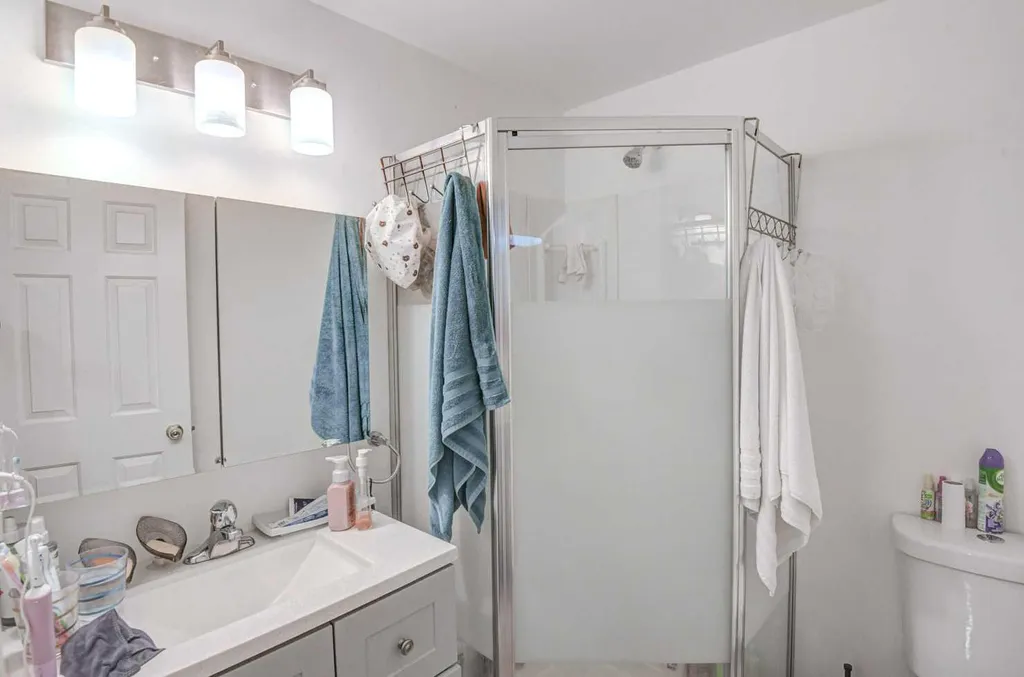 23 Prestwick Cove SE Calgary AB T2Z 3W2