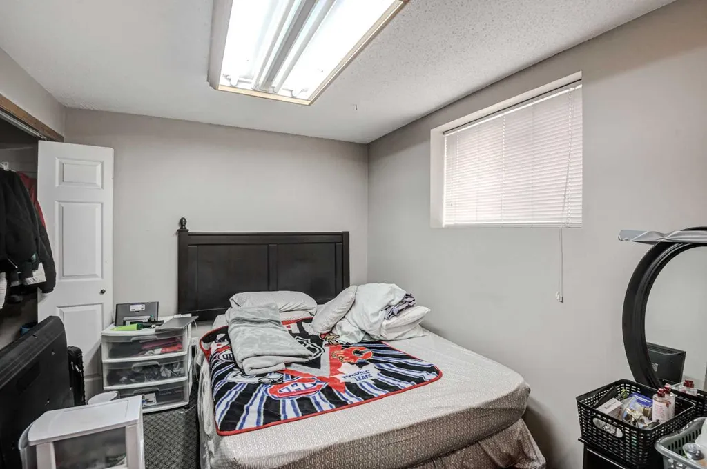 23 Prestwick Cove SE Calgary AB T2Z 3W2