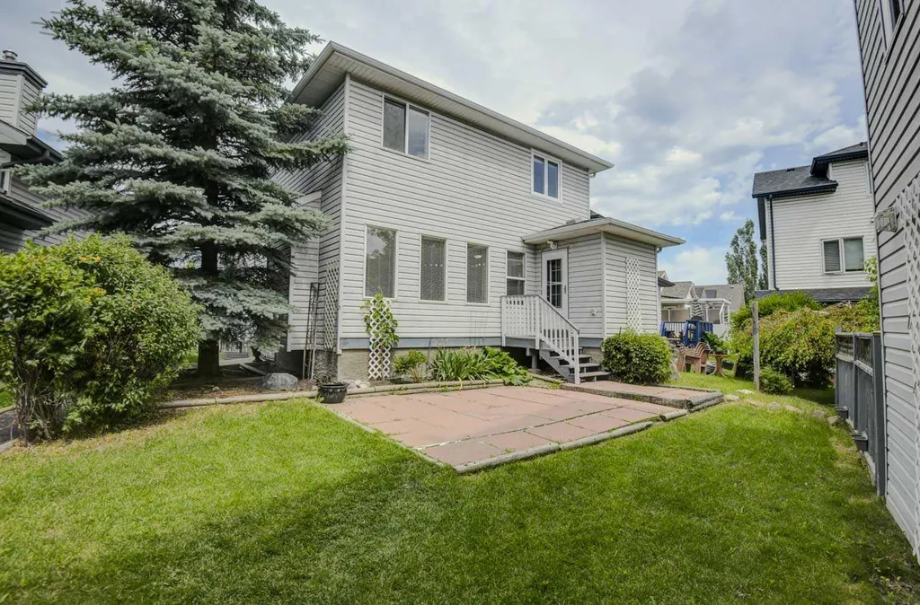 23 Prestwick Cove SE Calgary AB T2Z 3W2