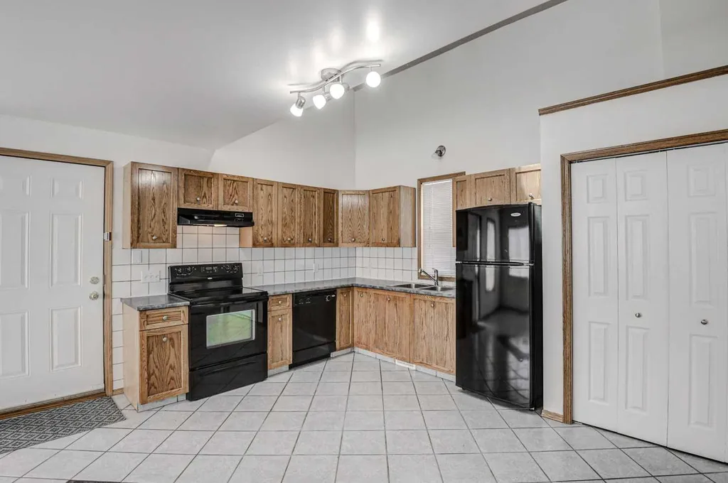 23 Prestwick Cove SE Calgary AB T2Z 3W2