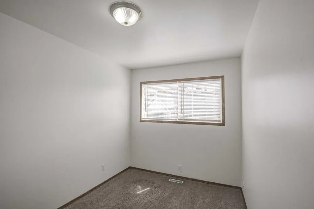 23 Prestwick Cove SE Calgary AB T2Z 3W2